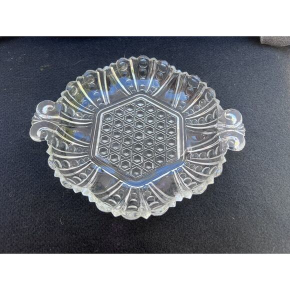 Vintage 6 Sided Crystal Cut Glass Nut/Candy Dish with Handles 6.5”X 7.5” X 1.25 - Picture 7 of 9